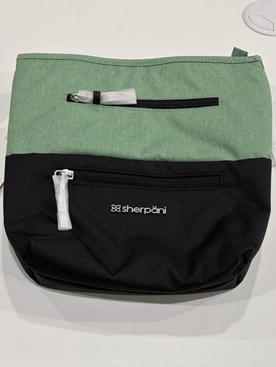 Sherpani Handbags - Sherpani Sadie Crossbody Bag Black Green NWT Hideen Pocket Locking Zipper Travel